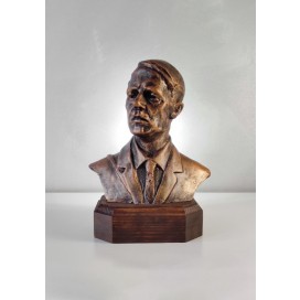 Adolf-Hitler-Büste als Schreibtischdekoration aus Polyresin, Bronze matt, auf Kiefernholzsockel