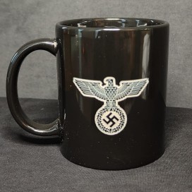 Tasse aus Keramik, schwarz lasiert