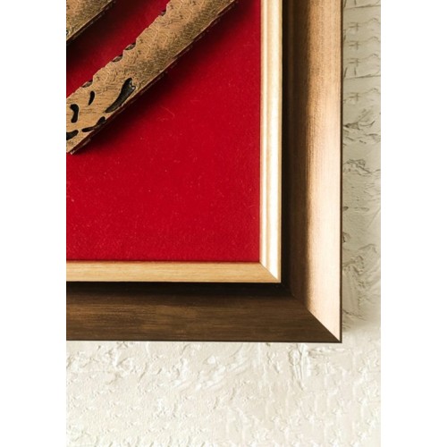 Handgemachte gerahmte Wandkunst-Dekoration; Aufhängbereit; Das NSDAP-Symbol ist auf einer Polyesterleinwand platziert; Die Leinwand und das 3D-Hakenkreuz sind mit einem hochwertigen, wasserdichten Rahmen gerahmt; Hakenkreuz – aus Polyresin; Farbe: Br..