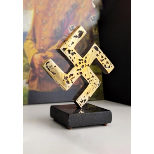 Tisch-Hakenkreuz (12 cm) aus Bronze mit Sockel aus Granit
