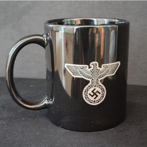 Tasse aus Keramik, schwarz lasiert